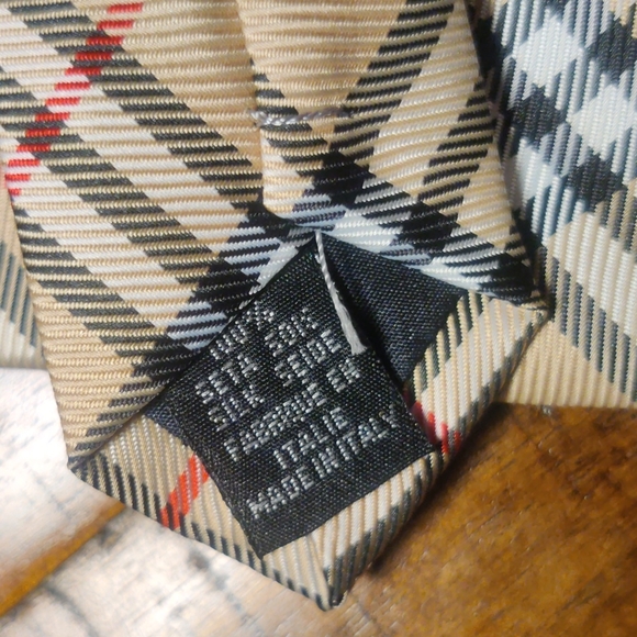 Burberry Tie - Picture 4 of 6